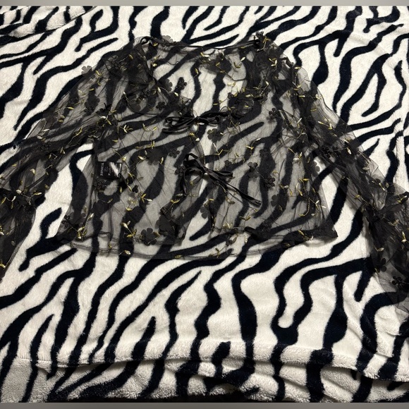 Disturbia Chrysanthi Applique Frill Collar Blouse - Picture 7 of 14